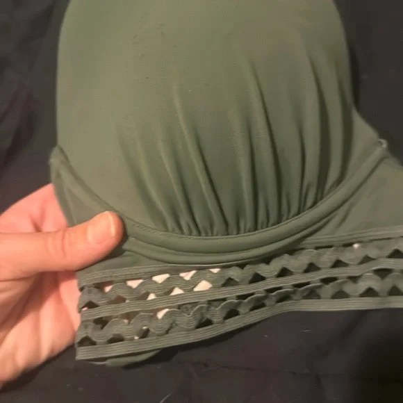 🌿 Hunter Green Shade & Shore Bikini Set – Barely Worn! 🌿 - Picture 2 of 3